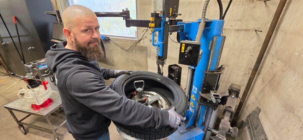 Hjulinställning i Södertälje hos Meléns Bilverkstad